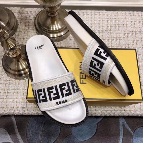 FENDI Shoes-18